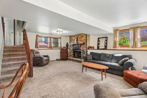 2359 High Point Drive Lindenhurst IL 60046