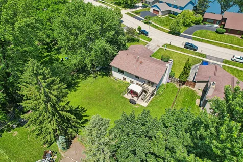 2359 High Point Drive Lindenhurst IL 60046