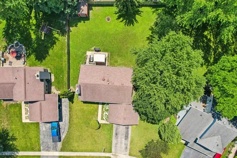 2359 High Point Drive Lindenhurst IL 60046