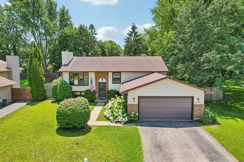 2359 High Point Drive Lindenhurst IL 60046