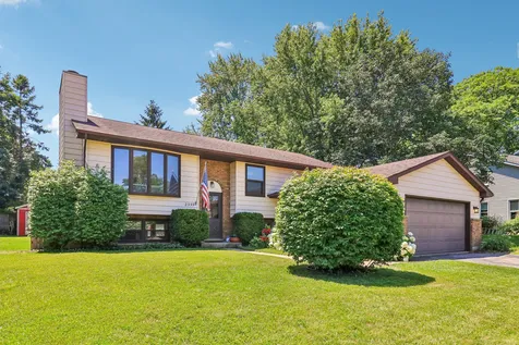 2359 High Point Drive Lindenhurst IL 60046