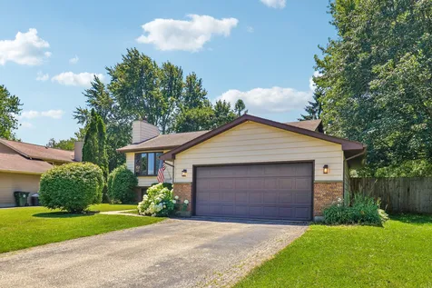 2359 High Point Drive Lindenhurst IL 60046