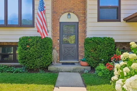 2359 High Point Drive Lindenhurst IL 60046