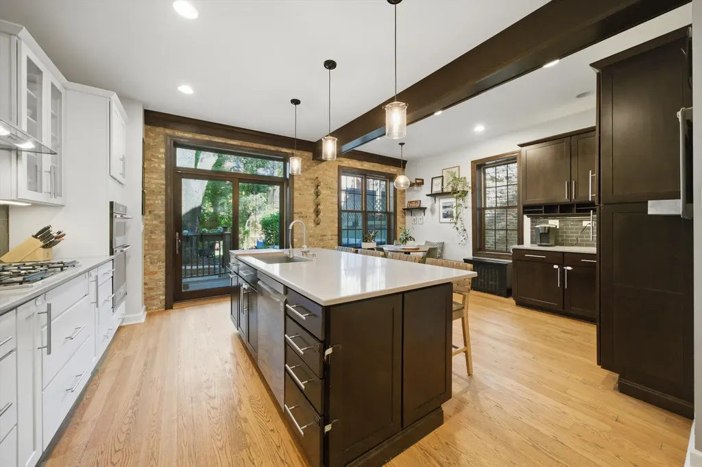 706 South Ada Street Chicago IL 60607