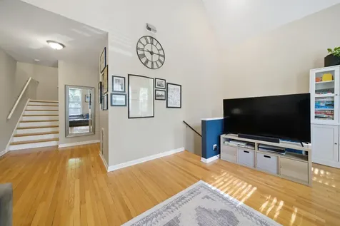 706 South Ada Street Chicago IL 60607