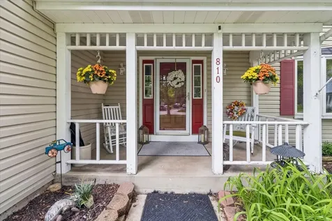 810 Jennifer Court Algonquin IL 60102