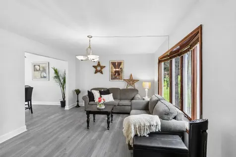 810 Jennifer Court Algonquin IL 60102