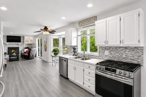 810 Jennifer Court Algonquin IL 60102