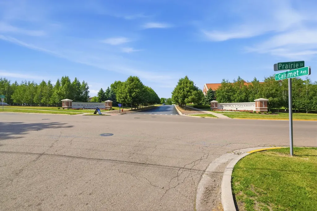 512 South Calumet Avenue Aurora IL 60506