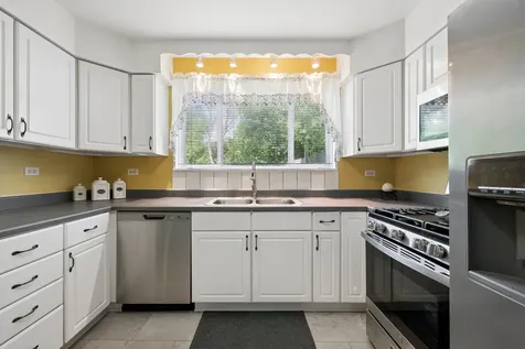 99 Fox Lane Wheeling IL 60090