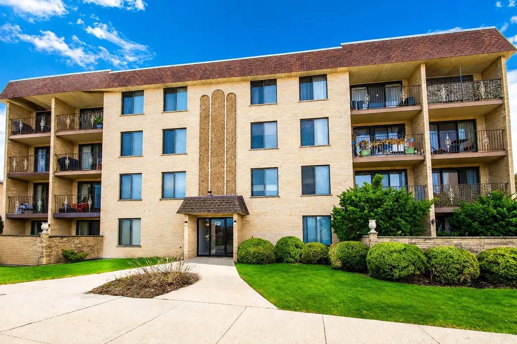 5447 West Lawrence Avenue Chicago IL 60630
