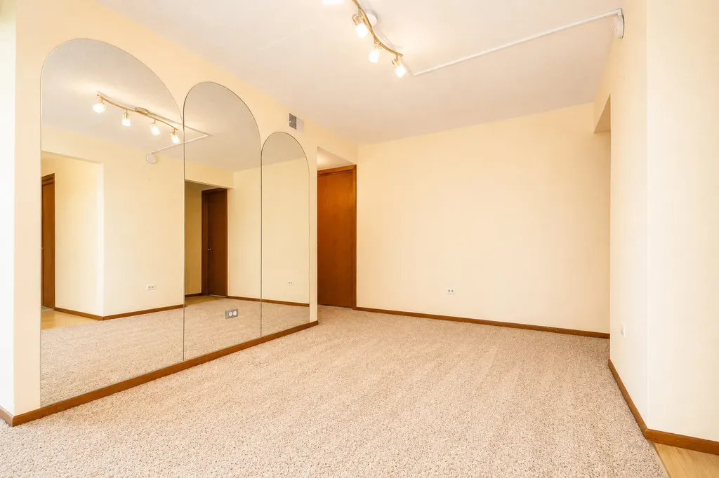 5447 West Lawrence Avenue Chicago IL 60630