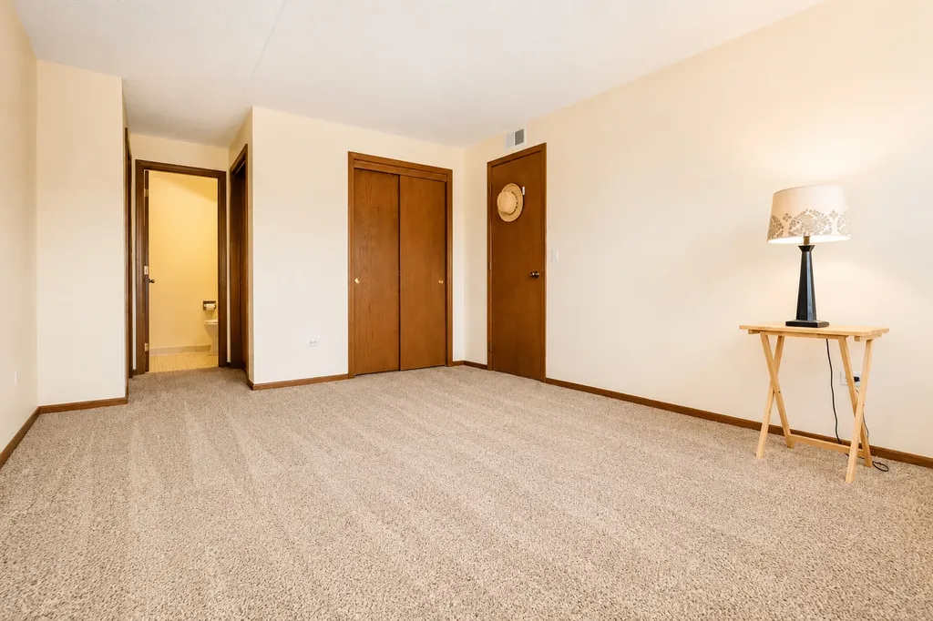 5447 West Lawrence Avenue Chicago IL 60630