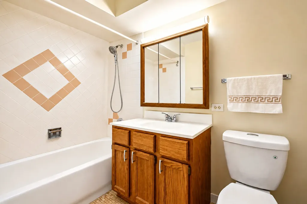 5447 West Lawrence Avenue Chicago IL 60630