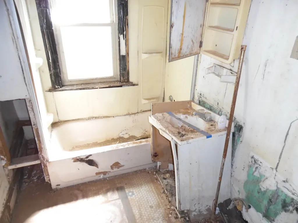 556 West 111th Street Chicago IL 60628