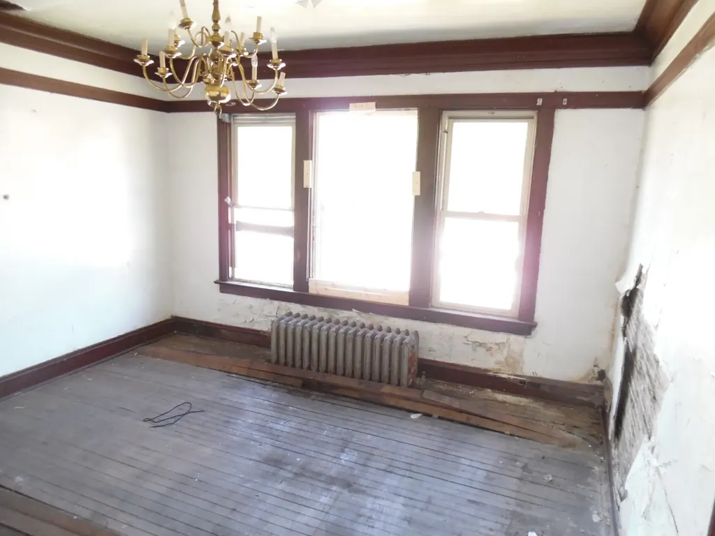 556 West 111th Street Chicago IL 60628