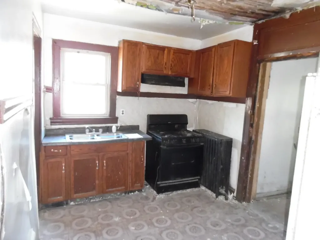 556 West 111th Street Chicago IL 60628