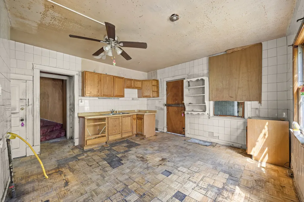 10631 South Wabash Avenue Chicago IL 60628