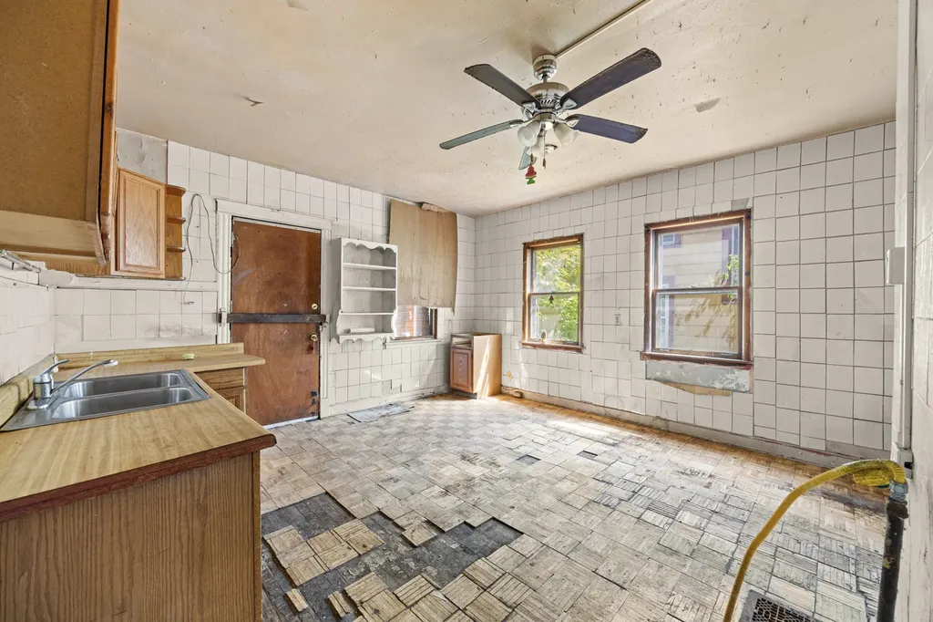 10631 South Wabash Avenue Chicago IL 60628