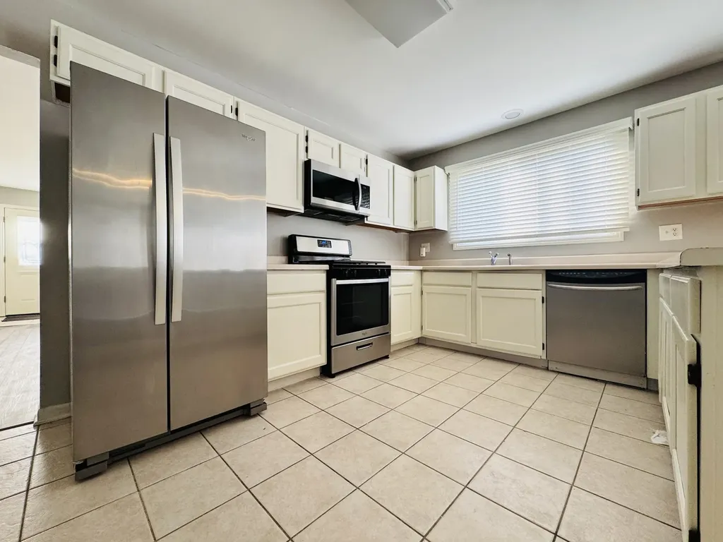 7037 Yorkshire Drive Woodridge IL 60517