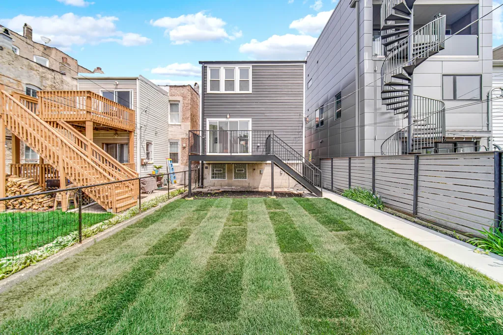 1520 North Campbell Avenue Chicago IL 60622