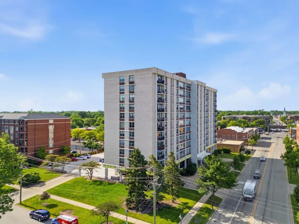 33 North Main Street Lombard IL 60148