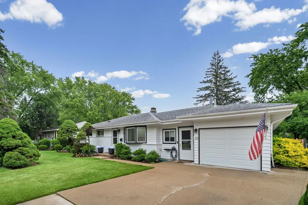 35 Johnathan Road Lake Zurich IL 60047