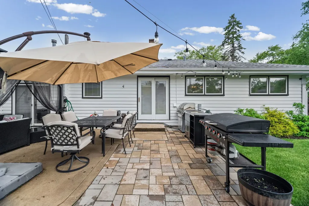 35 Johnathan Road Lake Zurich IL 60047