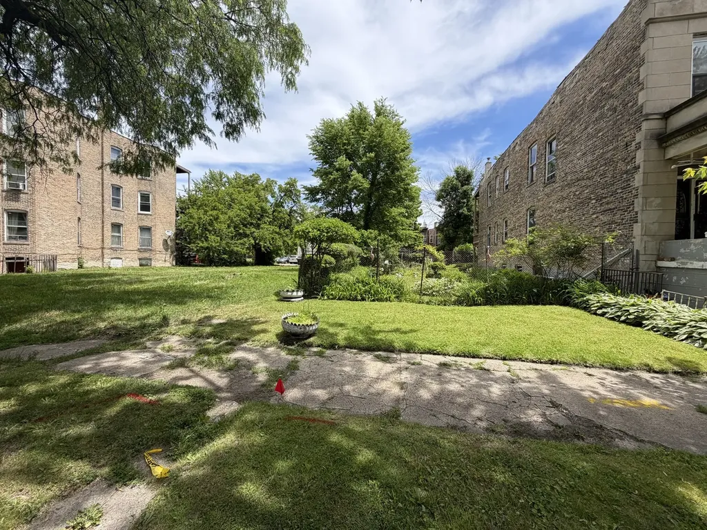 5717 South Peoria Street Chicago IL 60621