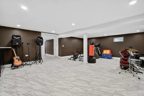 8931 Sandra Lane Hickory Hills IL 60457