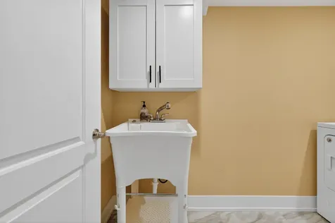 8931 Sandra Lane Hickory Hills IL 60457
