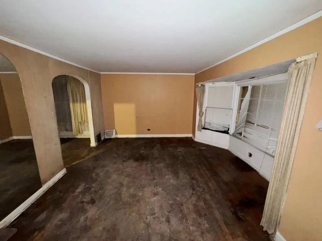 9036 South Harper Avenue Chicago IL 60619