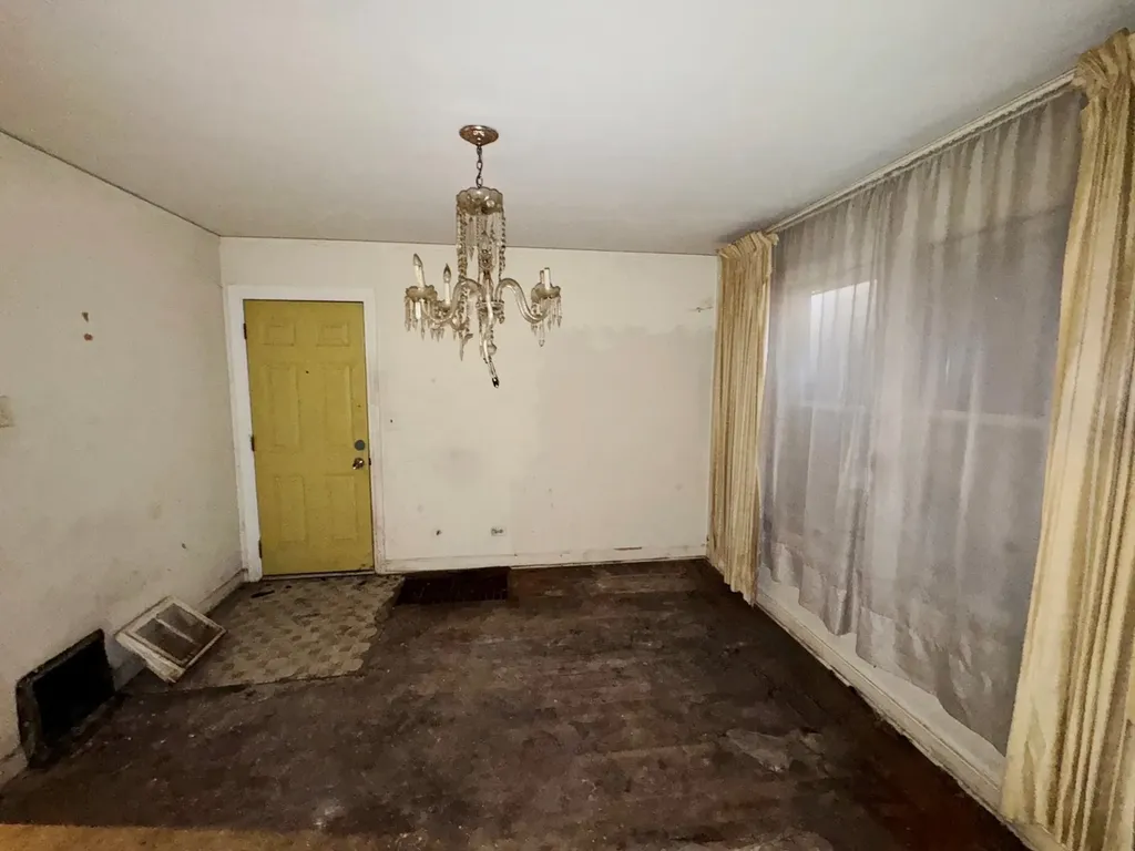 9036 South Harper Avenue Chicago IL 60619