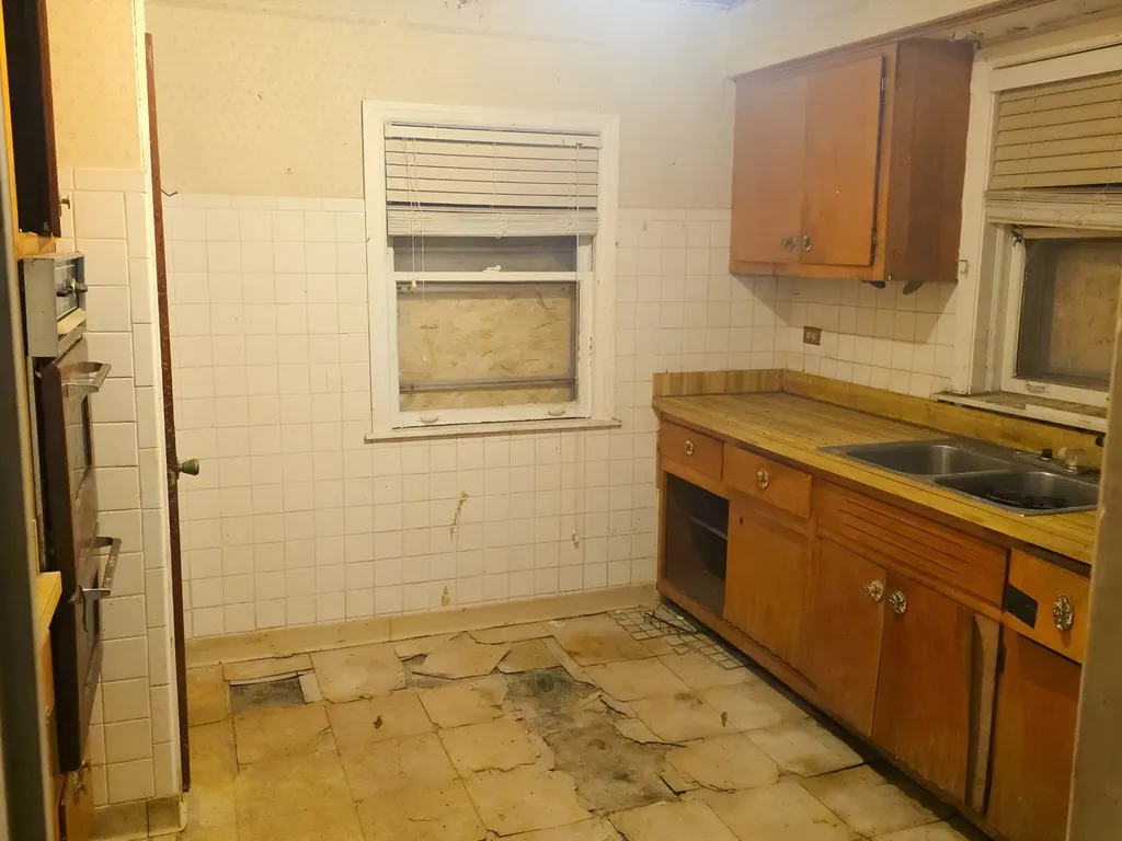 9036 South Harper Avenue Chicago IL 60619