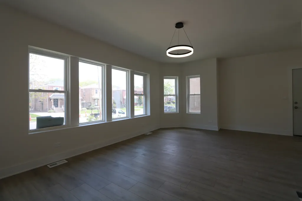 8014 South Yates Boulevard Chicago IL 60617