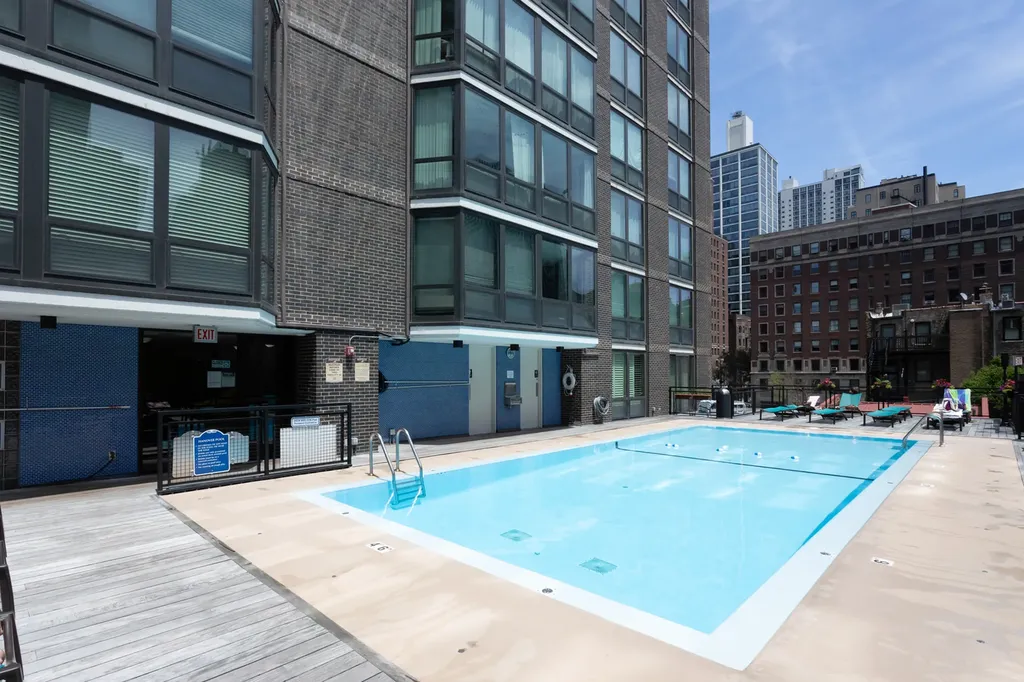21 West Goethe Street Chicago IL 60610