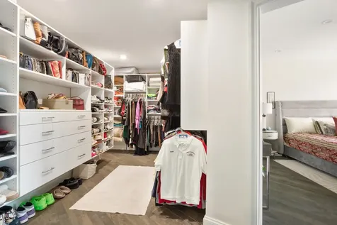 21 West Goethe Street Chicago IL 60610