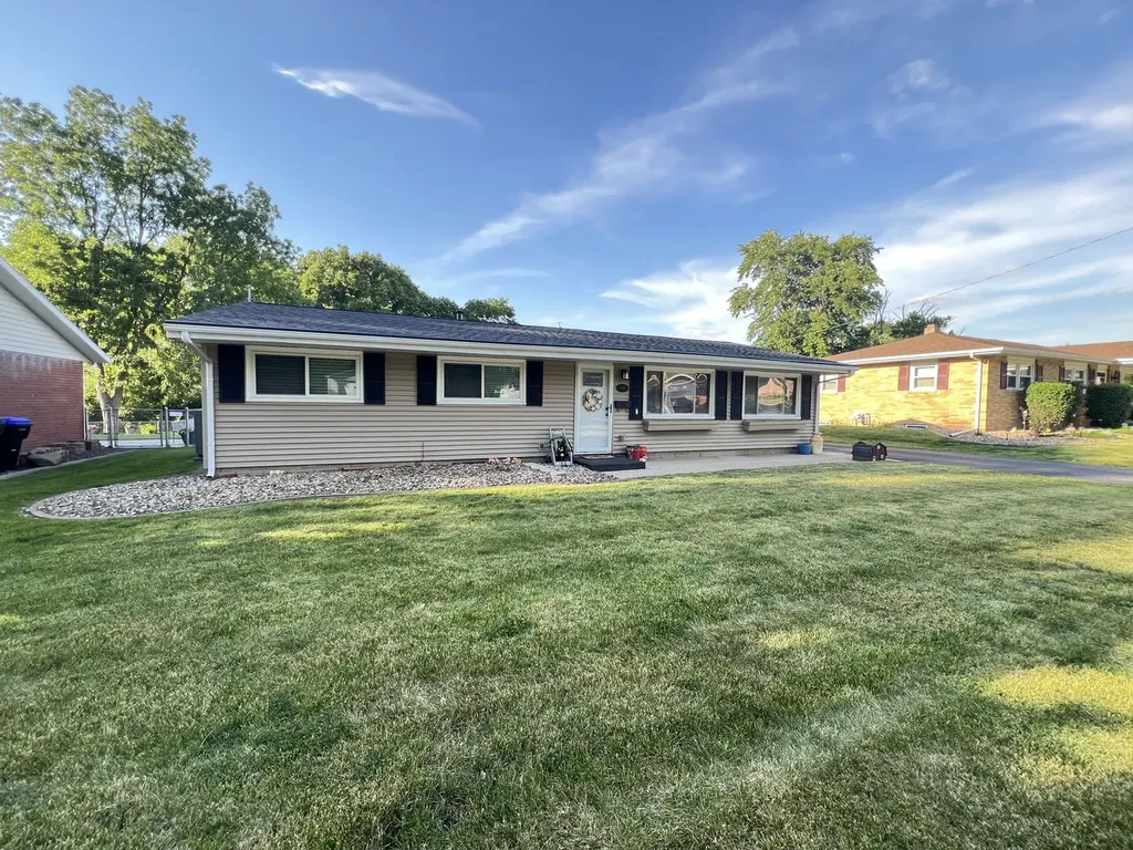 326 Rowe Drive Bloomington IL 61701