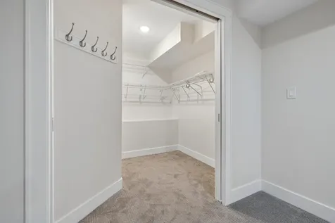 709 West Roscoe Street Chicago IL 60657