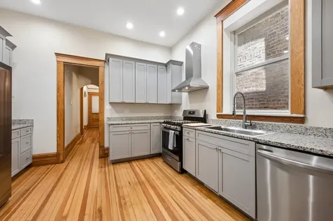 709 West Roscoe Street Chicago IL 60657