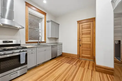 709 West Roscoe Street Chicago IL 60657