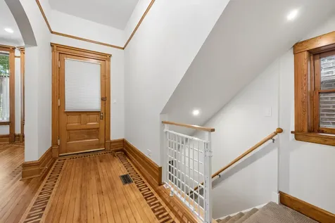 709 West Roscoe Street Chicago IL 60657