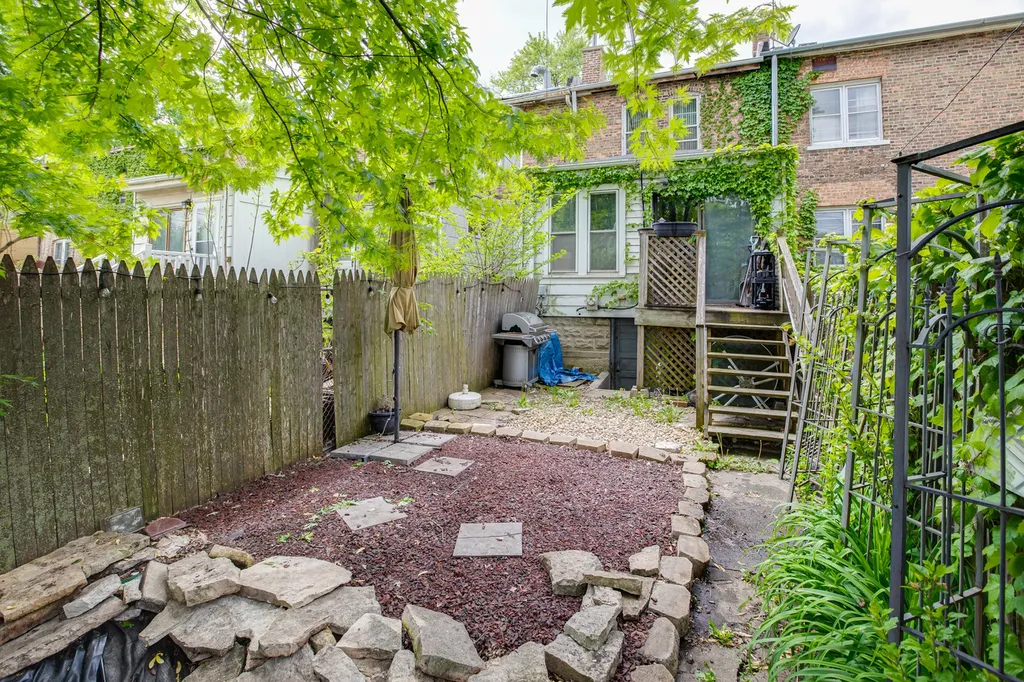11349 South Saint Lawrence Avenue Chicago IL 60628