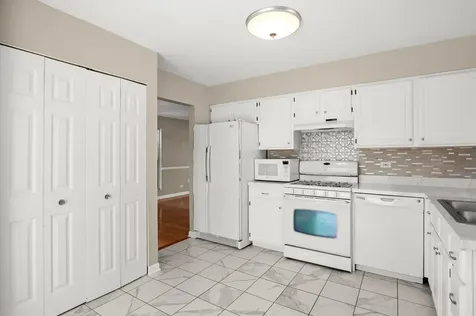 345 Mayfair Lane South Elgin IL 60177