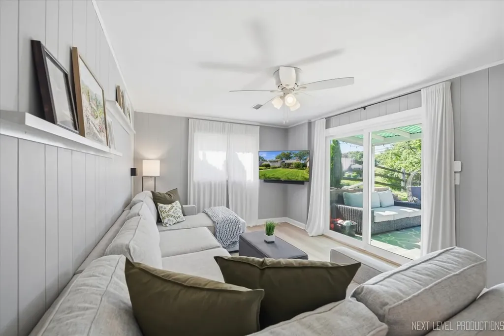 38 West Rand Road Villa Park IL 60181