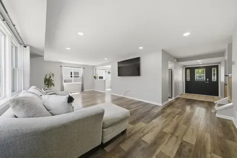 790 Evergreen Lane Hoffman Estates IL 60169