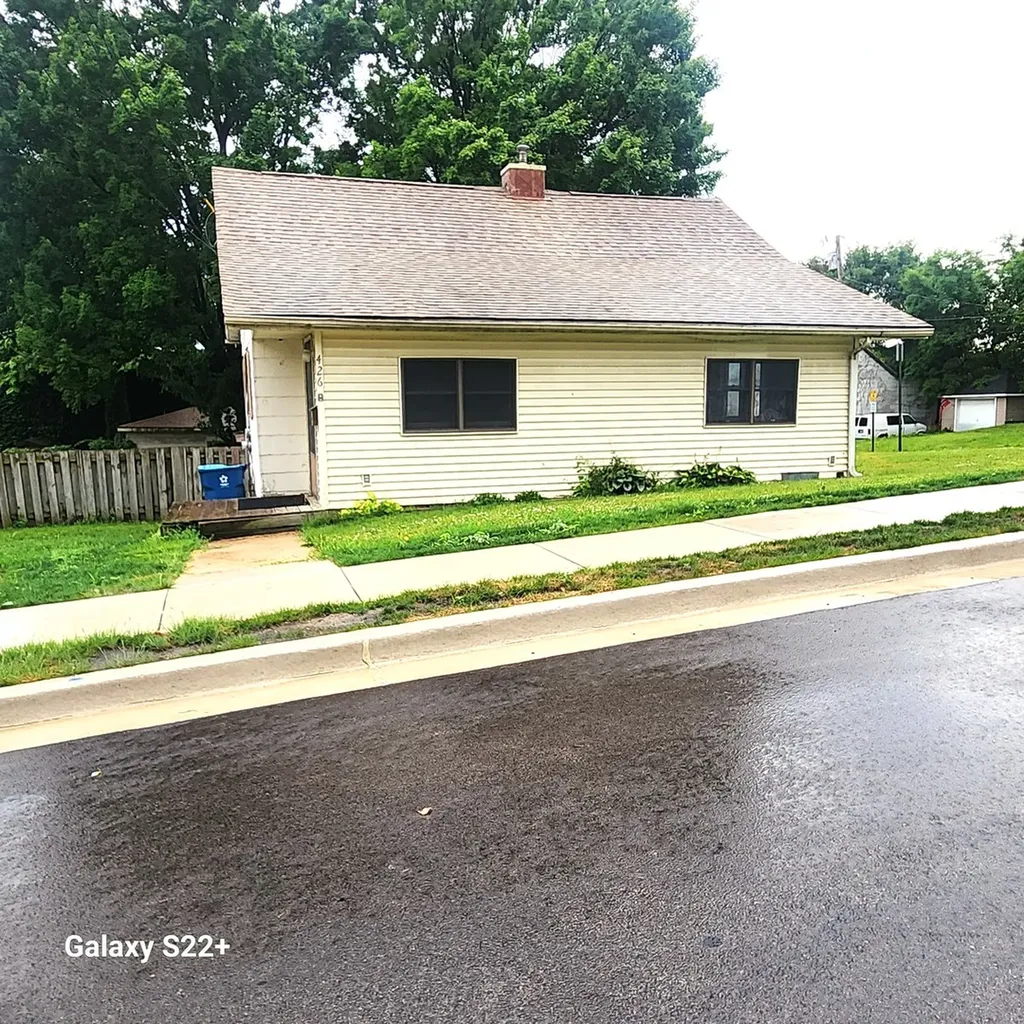 426 6TH Street Peru IL 61354