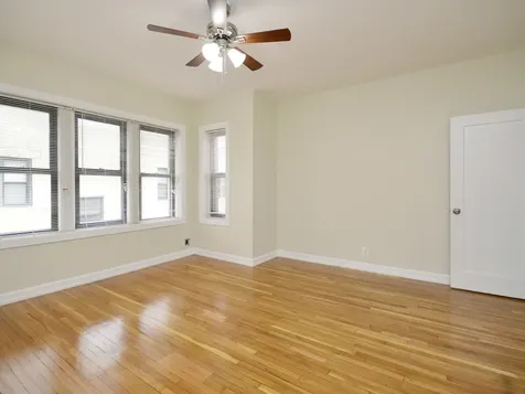 4208 North Pulaski Road Chicago IL 60641