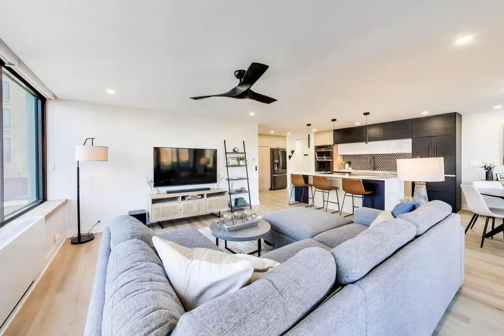 1560 North Sandburg Terrace Chicago IL 60610