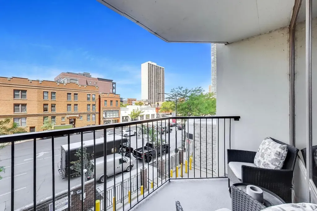 1560 North Sandburg Terrace Chicago IL 60610